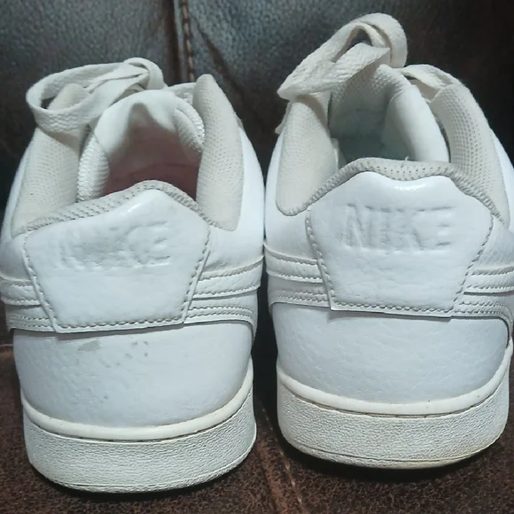 Nike Men's White Leather Sneakers - Picture 4 of 6